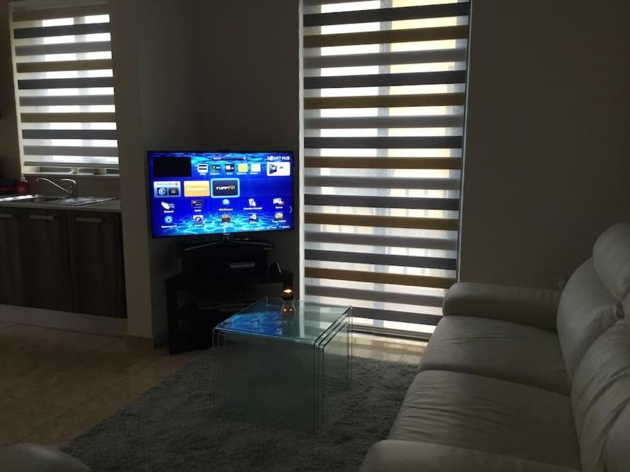 May Flower: Modern Flat Close To Airport/Bus Stops Tarxien Exterior photo