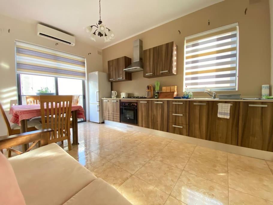 May Flower: Modern Flat Close To Airport/Bus Stops Tarxien Exterior photo