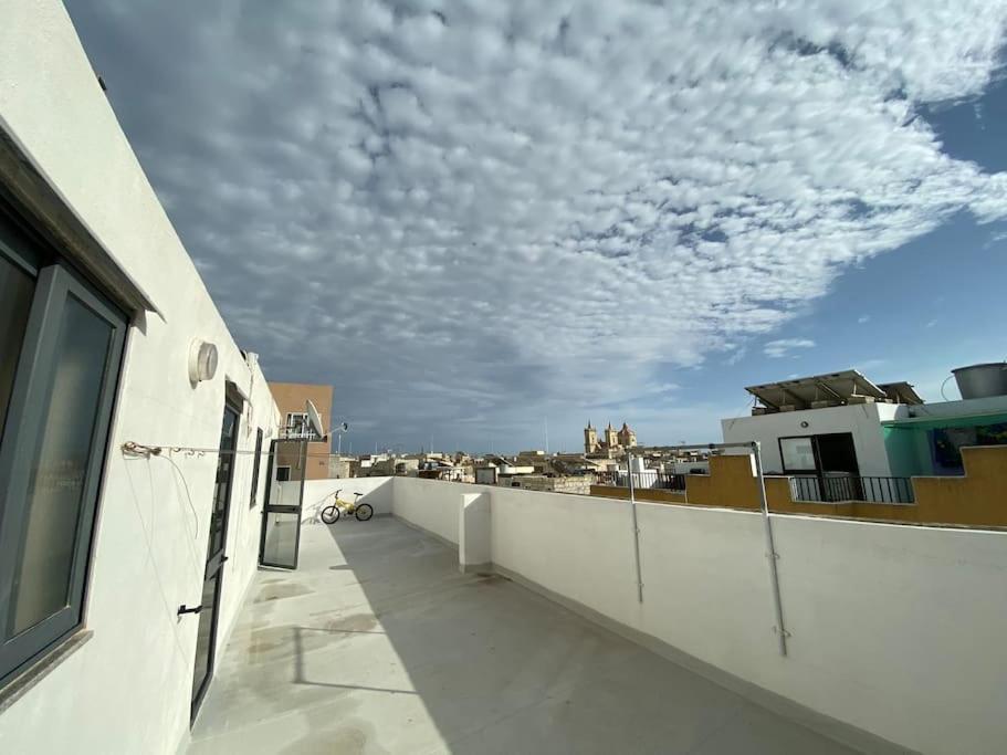May Flower: Modern Flat Close To Airport/Bus Stops Tarxien Exterior photo