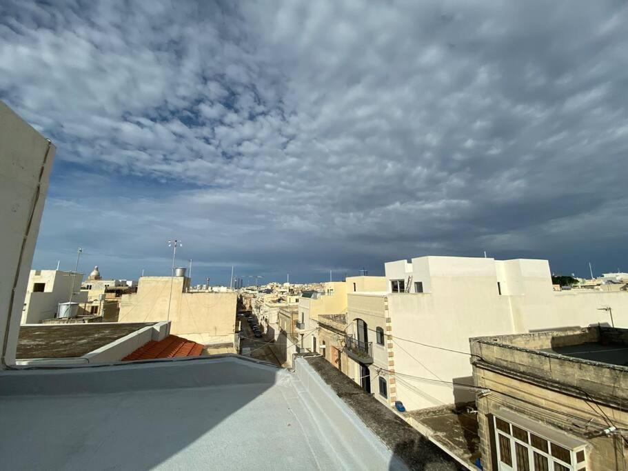 May Flower: Modern Flat Close To Airport/Bus Stops Tarxien Exterior photo