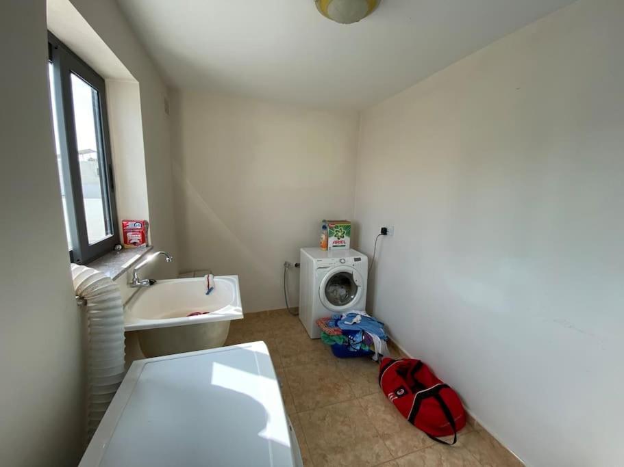 May Flower: Modern Flat Close To Airport/Bus Stops Tarxien Exterior photo