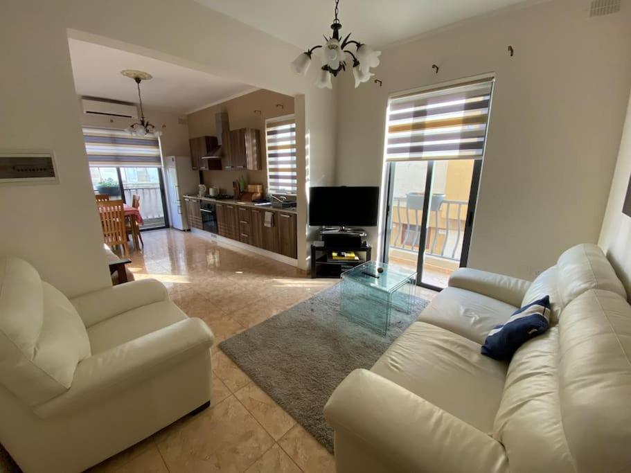 May Flower: Modern Flat Close To Airport/Bus Stops Tarxien Exterior photo