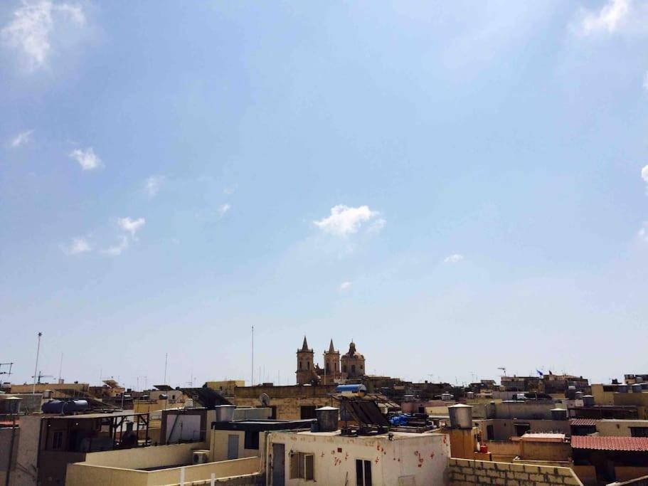 May Flower: Modern Flat Close To Airport/Bus Stops Tarxien Exterior photo